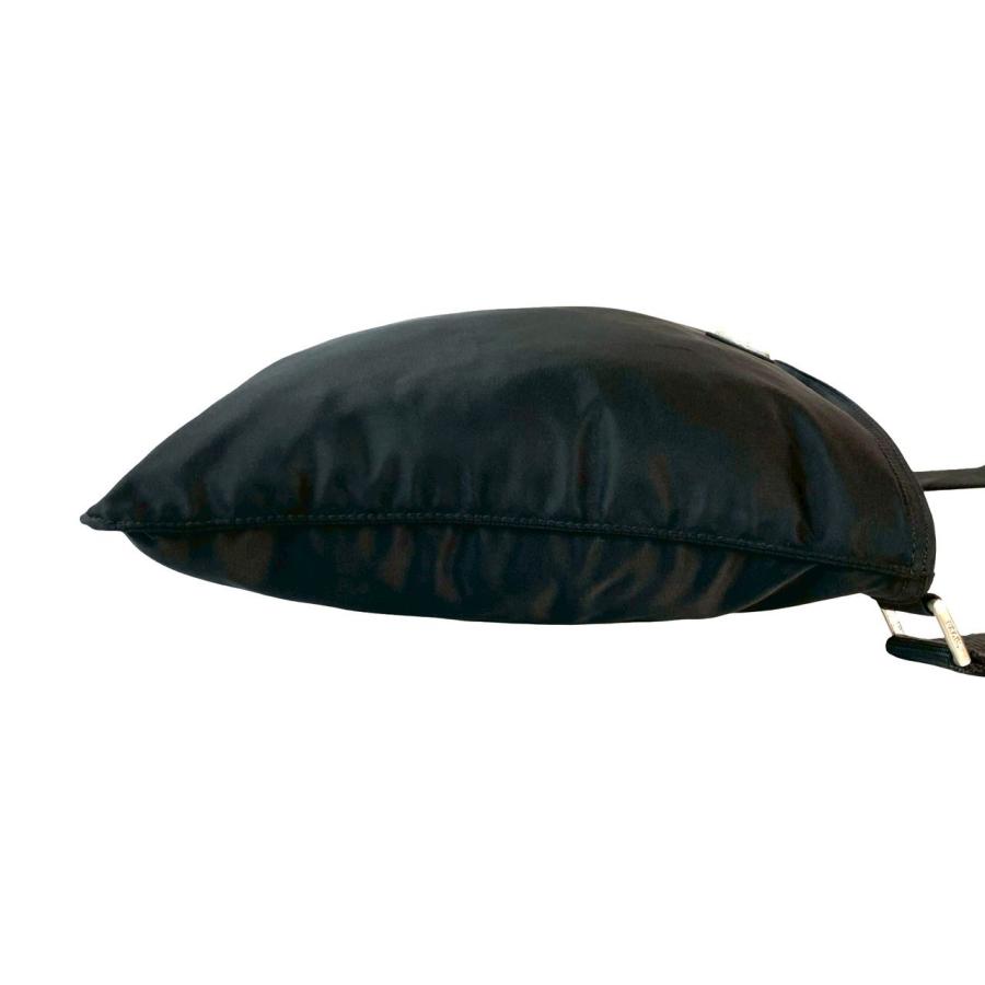 PRADA（プラダ） 極 美品 三角ロゴ プレート 金具 テスート ナイロン