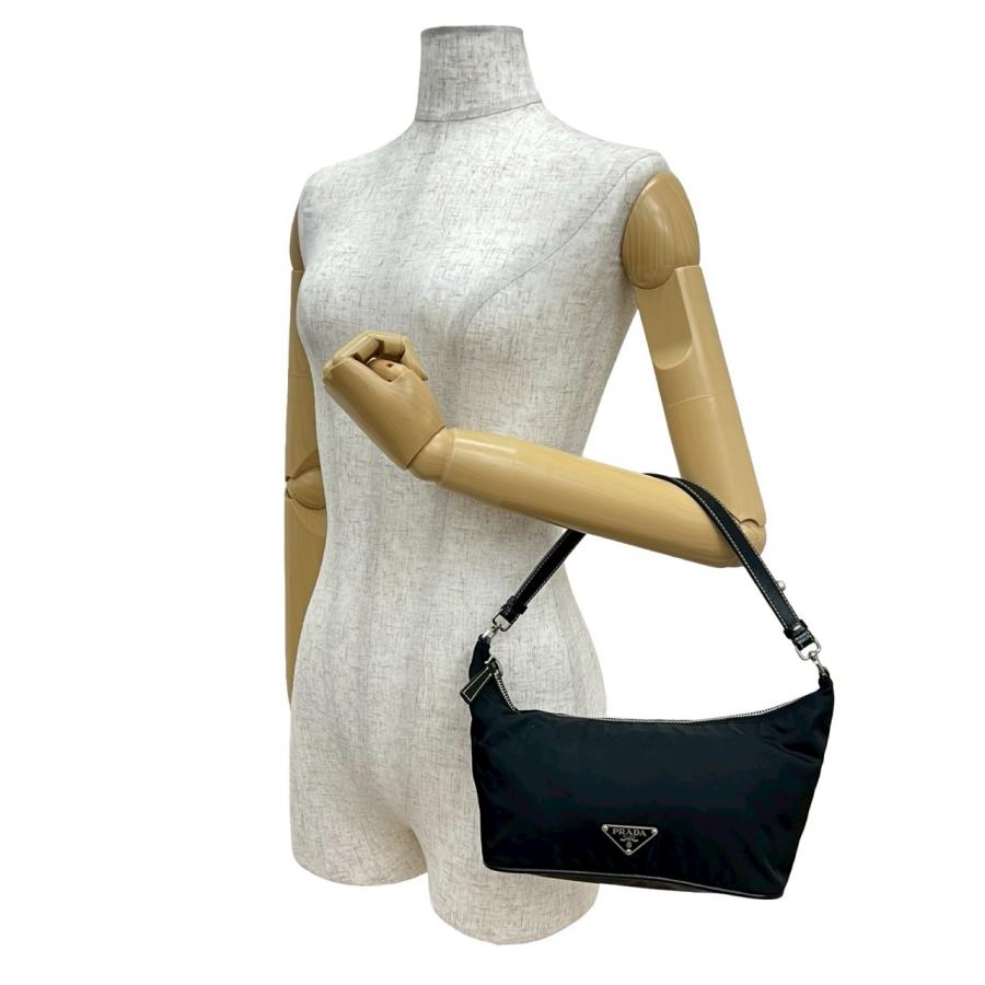 PRADA（プラダ） 極 美品 希少品 三角ロゴ 金具 テスート ナイロン
