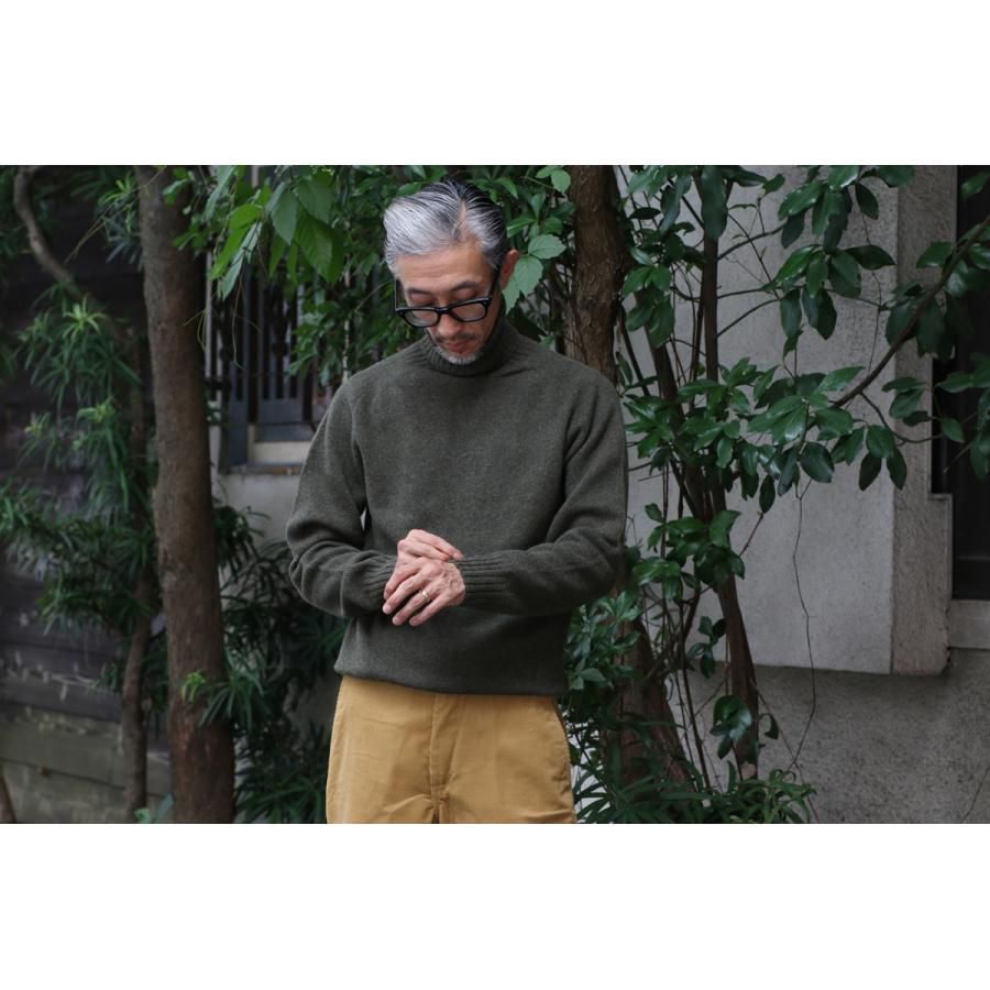 INVERALLAN（インバーアラン） ラムズウール100% タートルネック