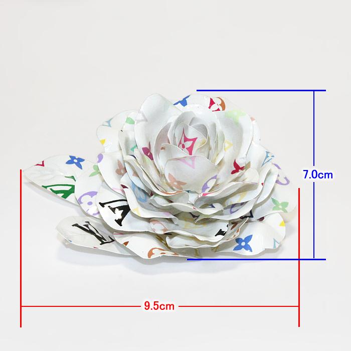 ルイヴィトンマルチカラー花型ブローチ ホワイト マルチカラー