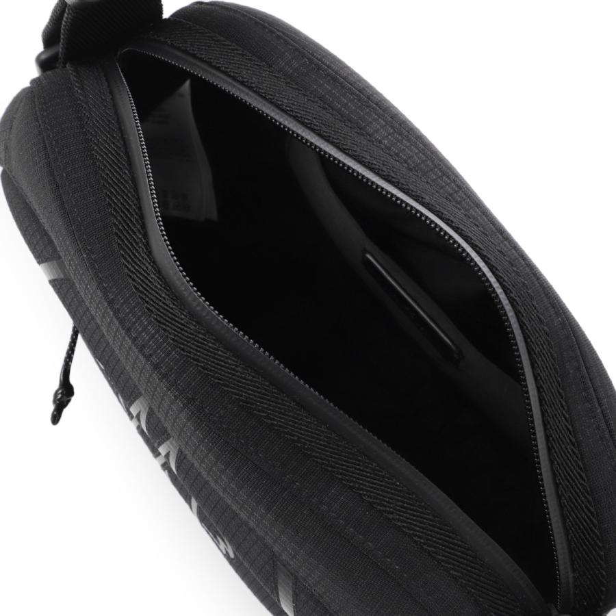 MONCLER（モンクレール） クロスボディバッグ CUT CROSSBODY ブラック