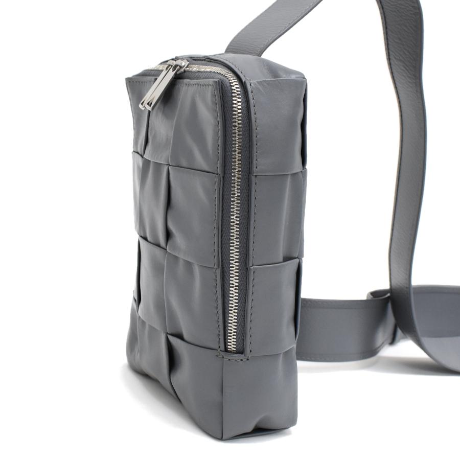 BOTTEGA VENETA（ボッテガ・ヴェネタ） カセット スリングバッグ