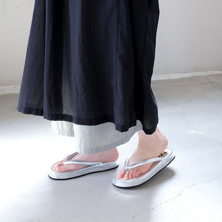 trippen（トリッペン） ZORI 草履 レザートングサンダル silver