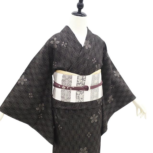 本場大島紬 着物 未使用 正絹 大島紬 袷 7マルキ 黒こげ茶 カジュアル