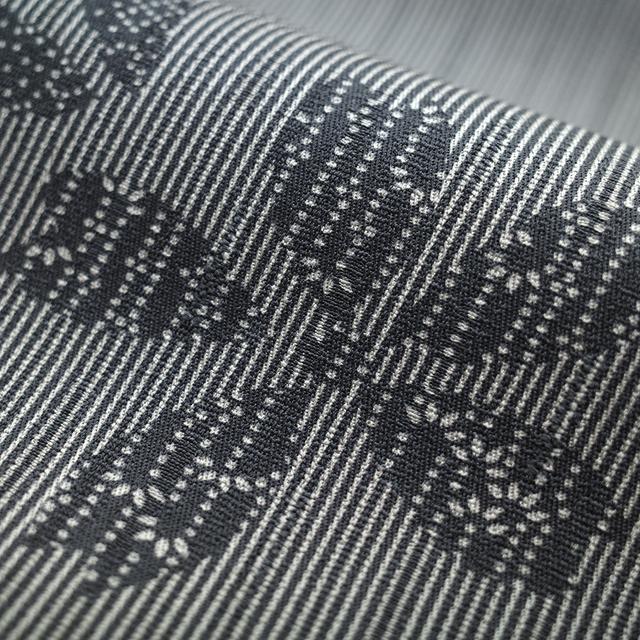 小紋 着物 未使用 正絹 袷 黒グレー 万筋 細縞 桜 カジュアル 春 冬