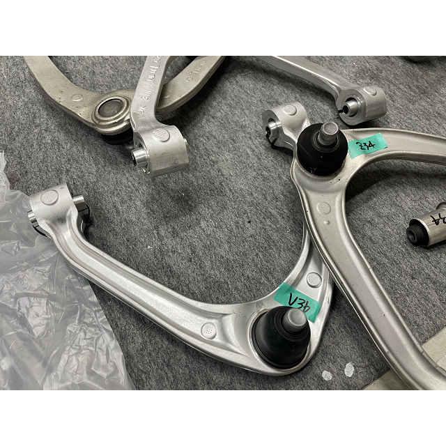 V36 スカイライン フロントアッパーアームピロ スーパーナウ : ノエル