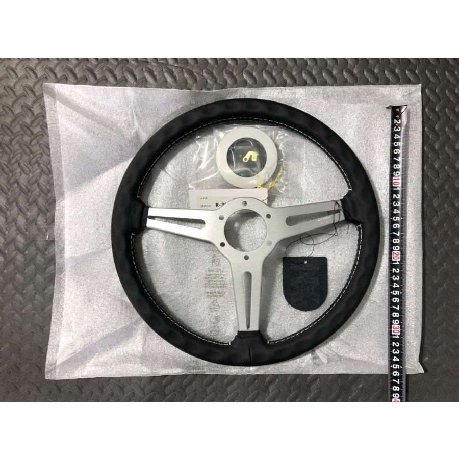 MOMO（モモ） 栃木発 ￥送料一律￥ ステアリング RETRO レトロ R-30