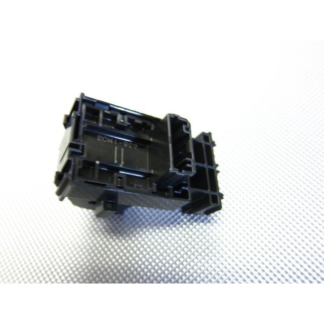 パワーウインドウスイッチ（助手席、後部座席用） 84810-12120