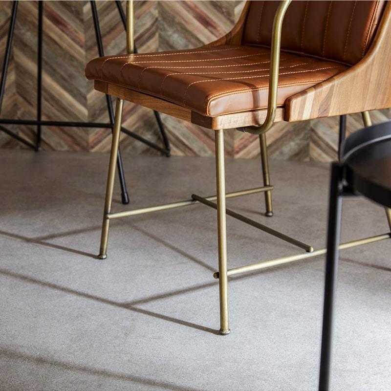 ダイニングチェア チェア 肘付き 細脚 レザー 風 キャメル ブラウン