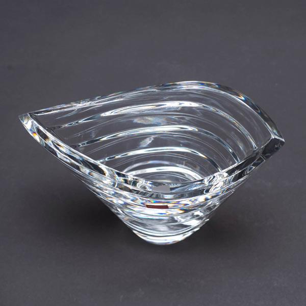 バカラ（Baccarat） ウェーブ フラワーベース（22cm） : SELECTORS