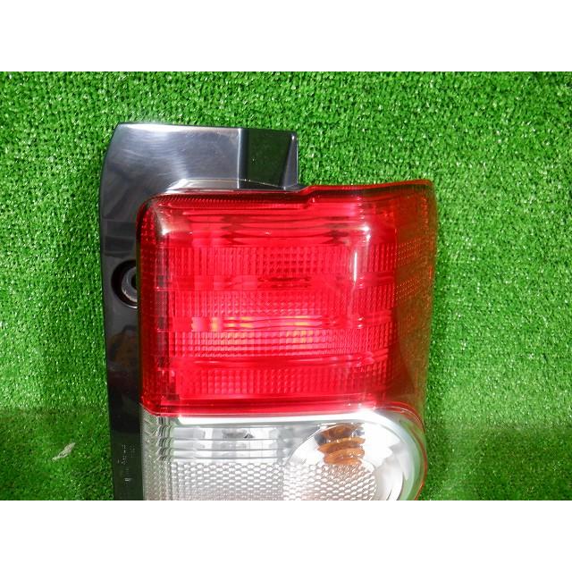 ☆5785ダイハツ ムーヴコンテ L575S テールランプ右