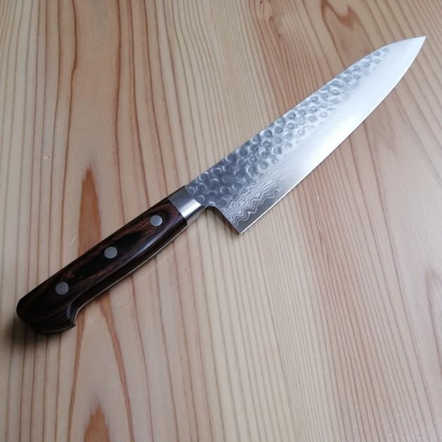 日本製 兼房 波紋 積層17層V金10号槌目割込包丁 牛刀 210mm（西洋
