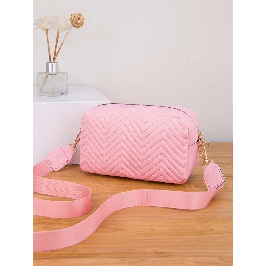 バッグ レディース ショルダーバッグ 1個 ピンクキルティングシェイプ