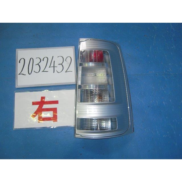 シエンタ(車) シエンタ DBA-NCP81G 右 テールランプ テールレンズ DICE