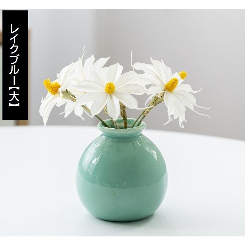 青緑色 陶器 花瓶 円形模様 青緑色の陶器花瓶 青磁