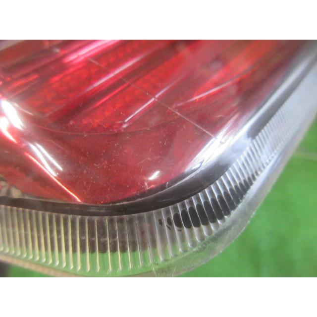 ZVW30 プリウス S 社外 クリアレンズ/中レッド赤 フル LED