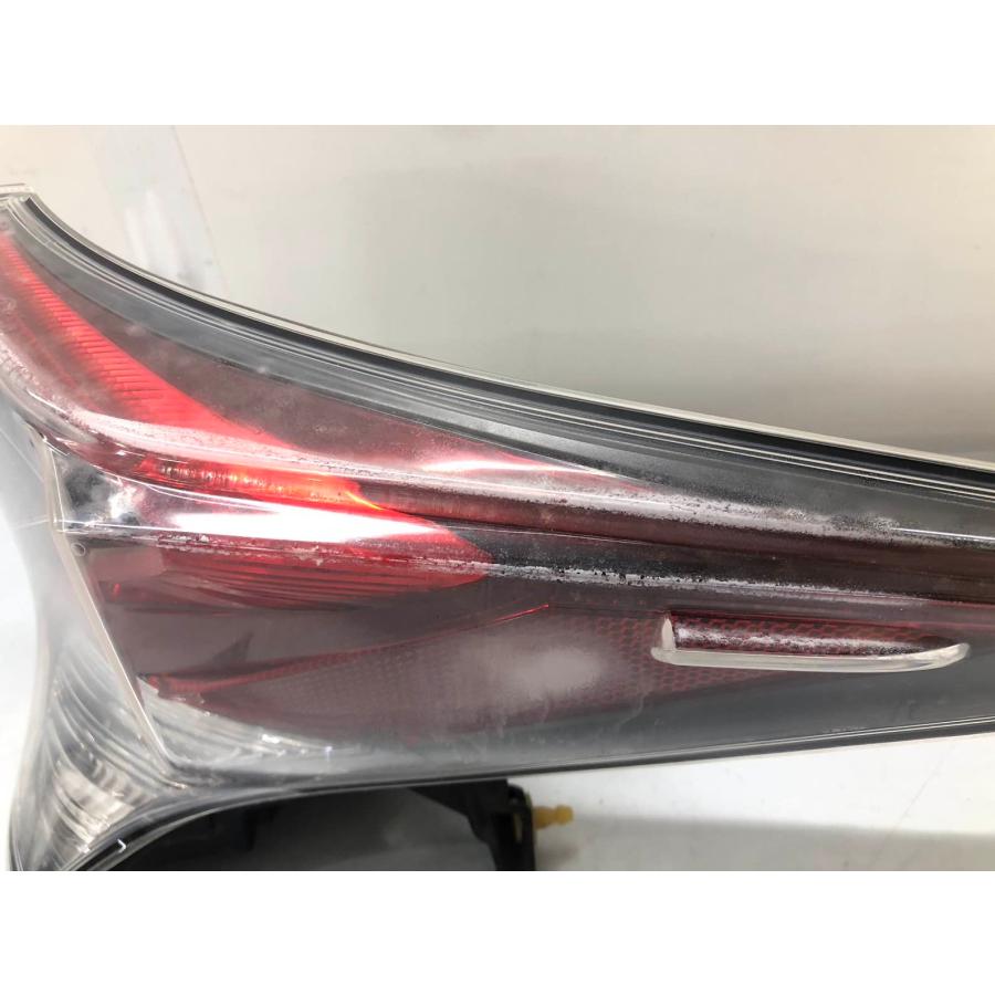 トヨタ プリウス ZVW50 前期 純正 テールランプ 右 上部 81210-47030