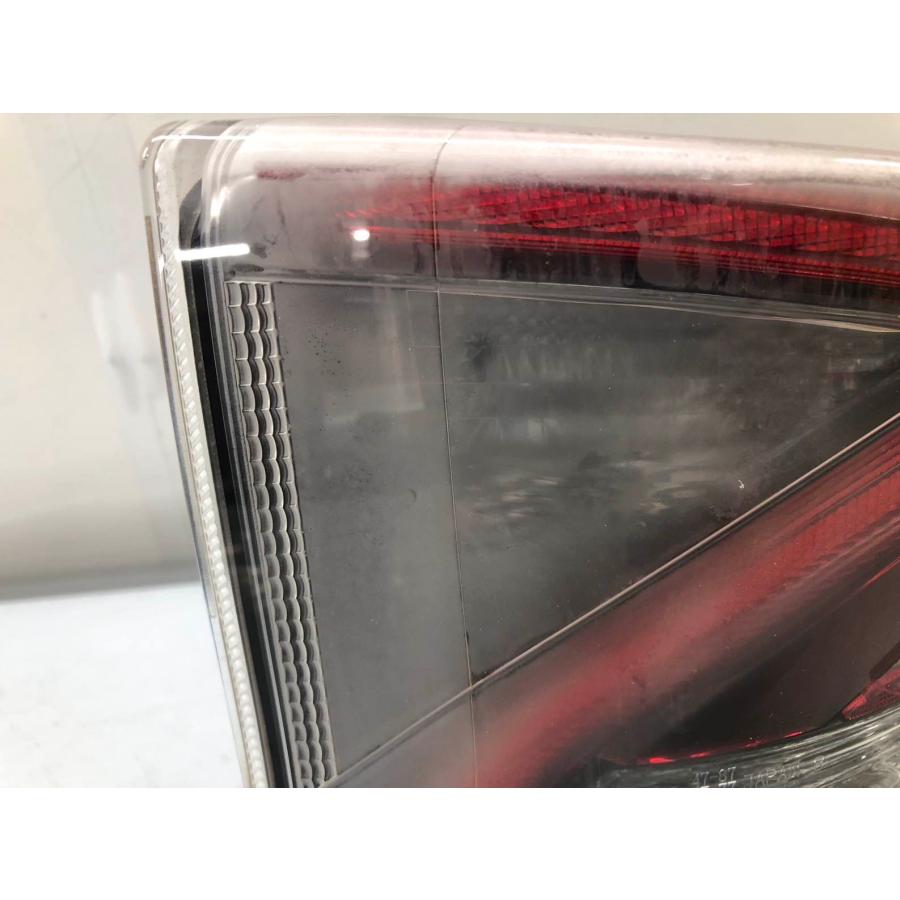 トヨタ プリウス ZVW50 前期 純正 テールランプ 右 上部 81210-47030