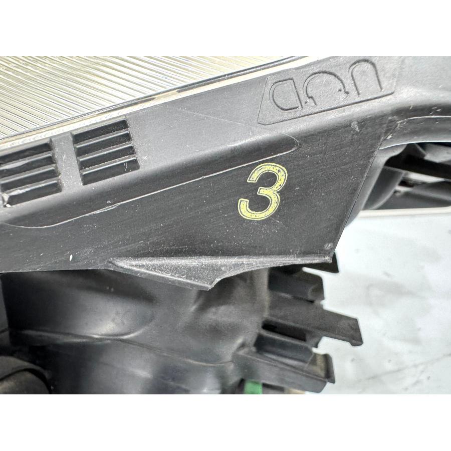 プリウスα ZVW40 前期 純正LEDヘッドライト 右 KOITO 47-42/刻印3