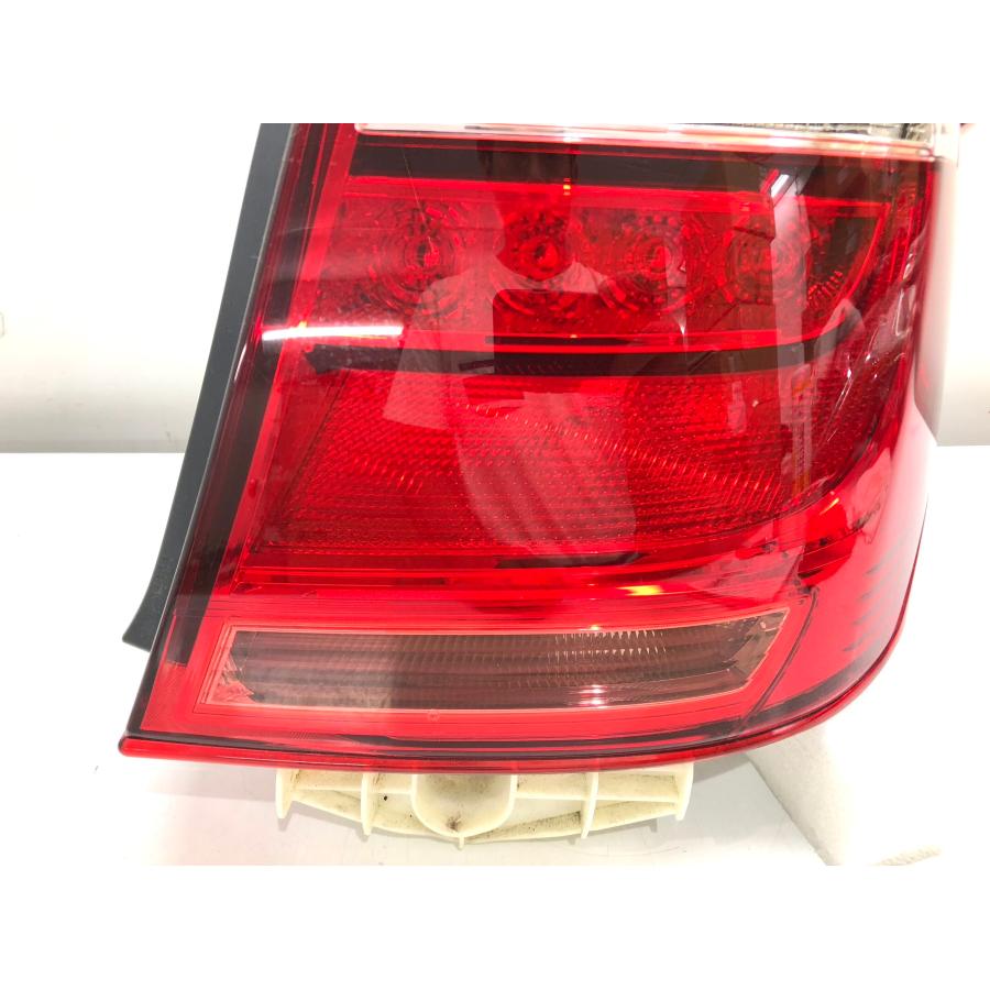 トヨタ カローラ アクシオ NRE161 後期 純正 テールランプ 右 KOITO12