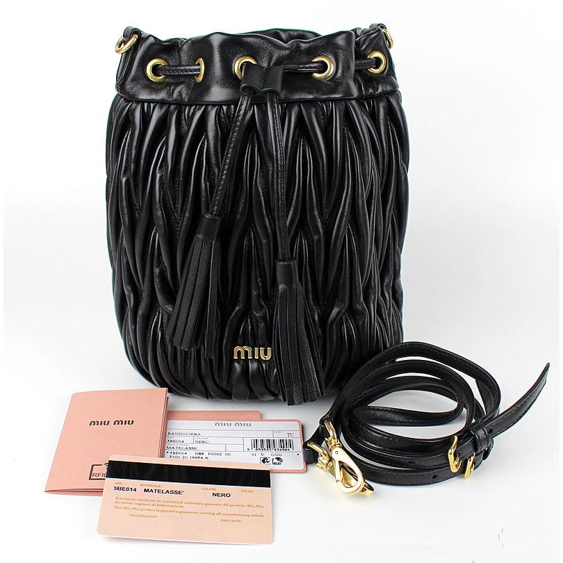 miu miu（ミュウミュウ） マテラッセ 巾着バッグ ショルダーバッグ 黒