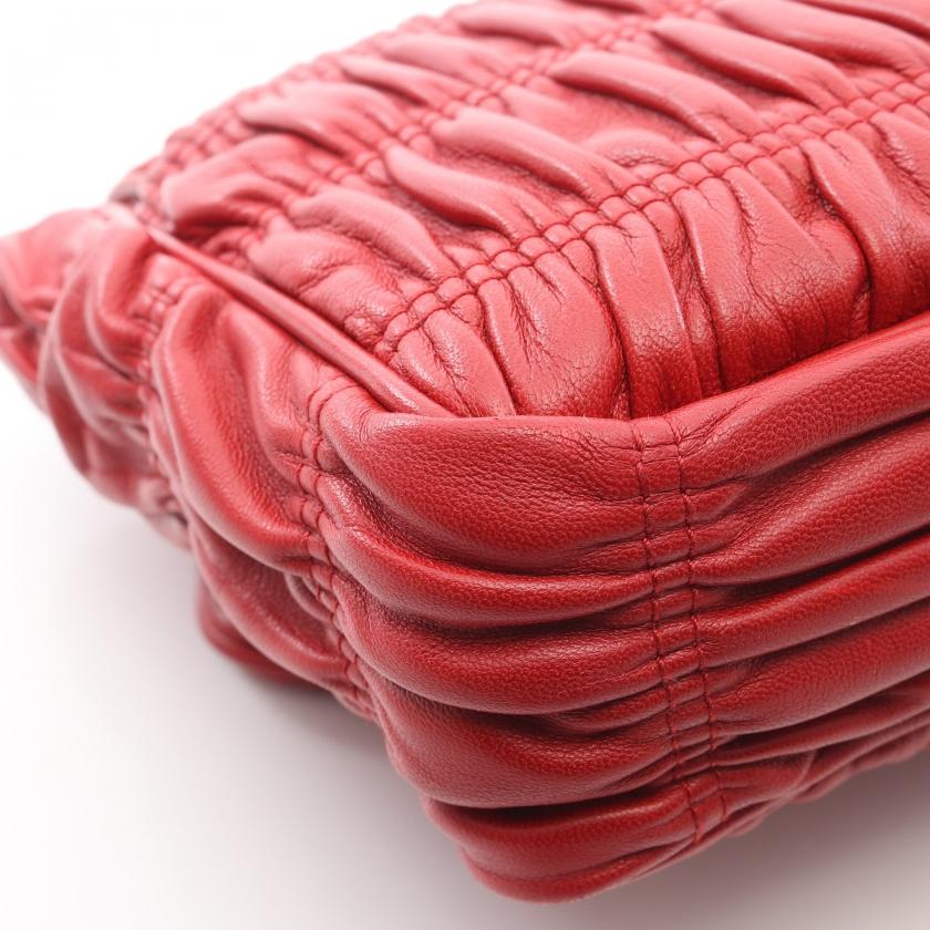 PRADA（プラダ） PRADA NAPPA GAUFRE' Wチェーンショルダーバッグ