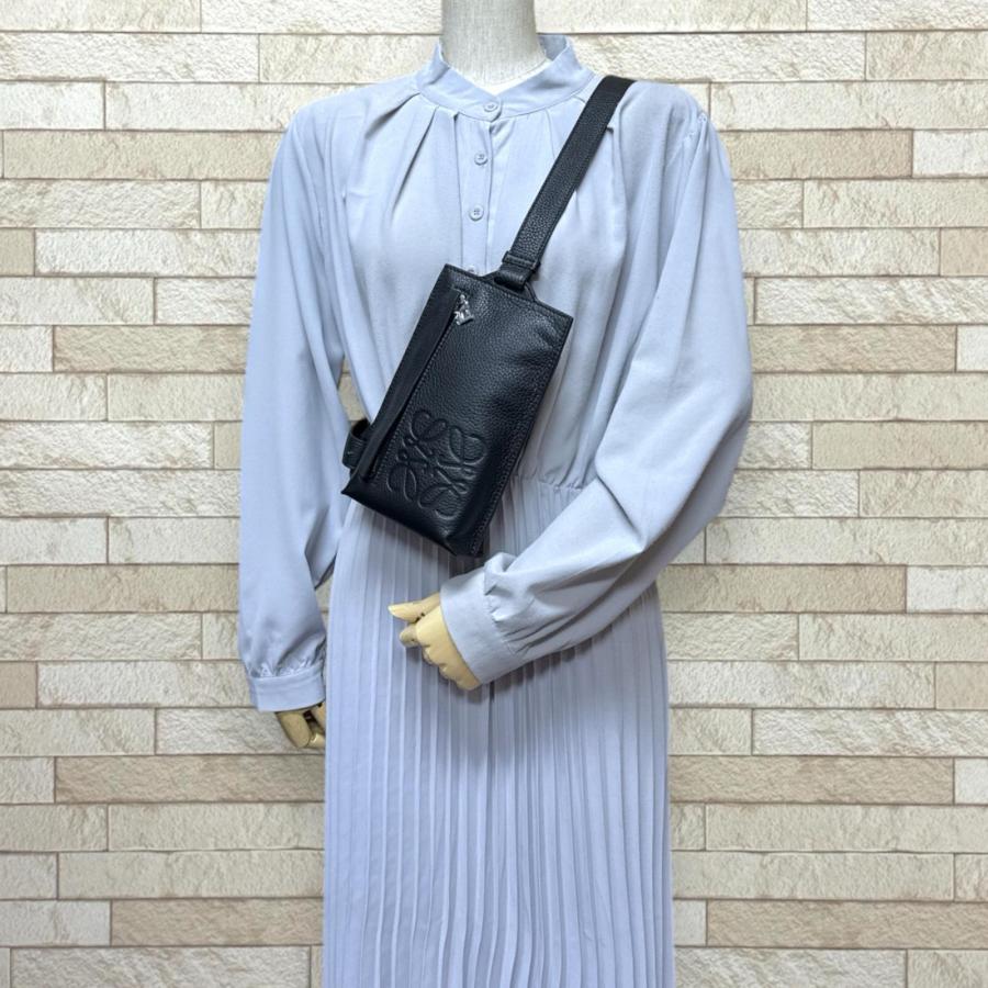 LOEWE（ロエベ） バーティカルTポケット アナグラム ボディバッグ
