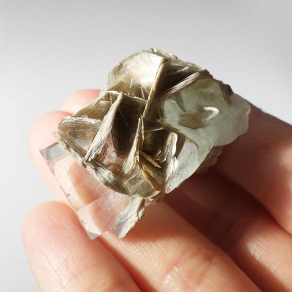 アクアマリン with モスコバイト 結晶 原石 パキスタン産 天然石