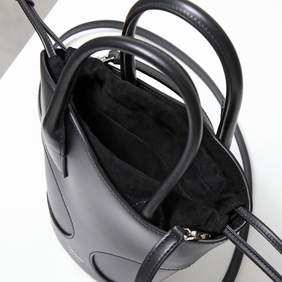 FERRAGAMO（フェラガモ） ショルダーバッグ cut out detailing S 21