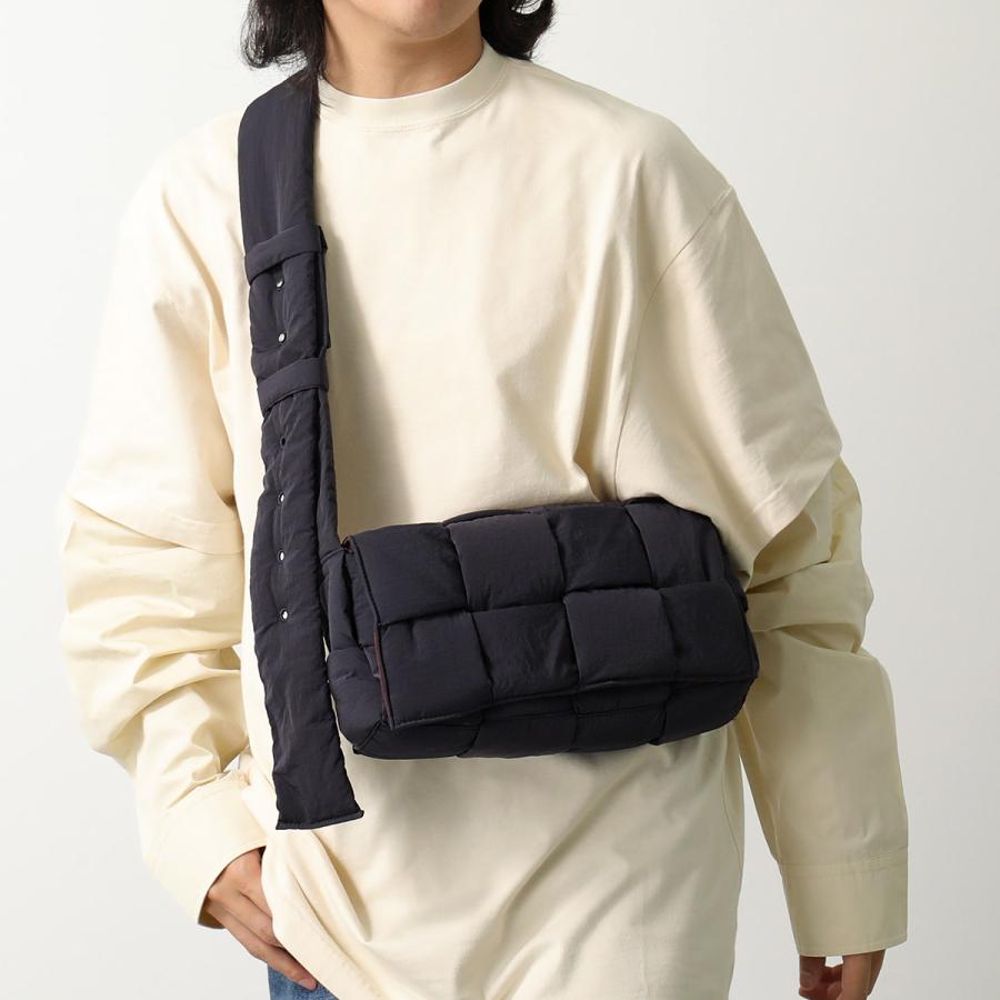 BOTTEGA VENETA（ボッテガ・ヴェネタ） ショルダーバッグ CASSETTE