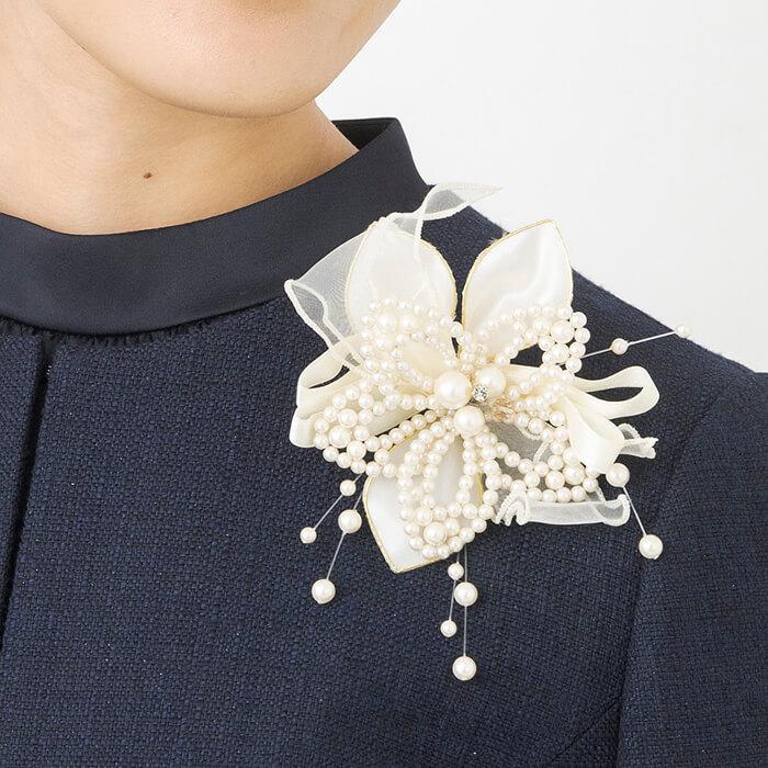 東京ソワール コサージュ ブローチ パール プチソワール オフホワイト
