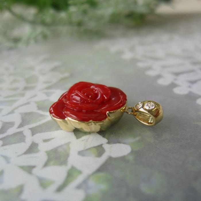 日本 高知産血赤珊瑚 薔薇の花 K18 ペンダントトップ ダイヤモンド0.03