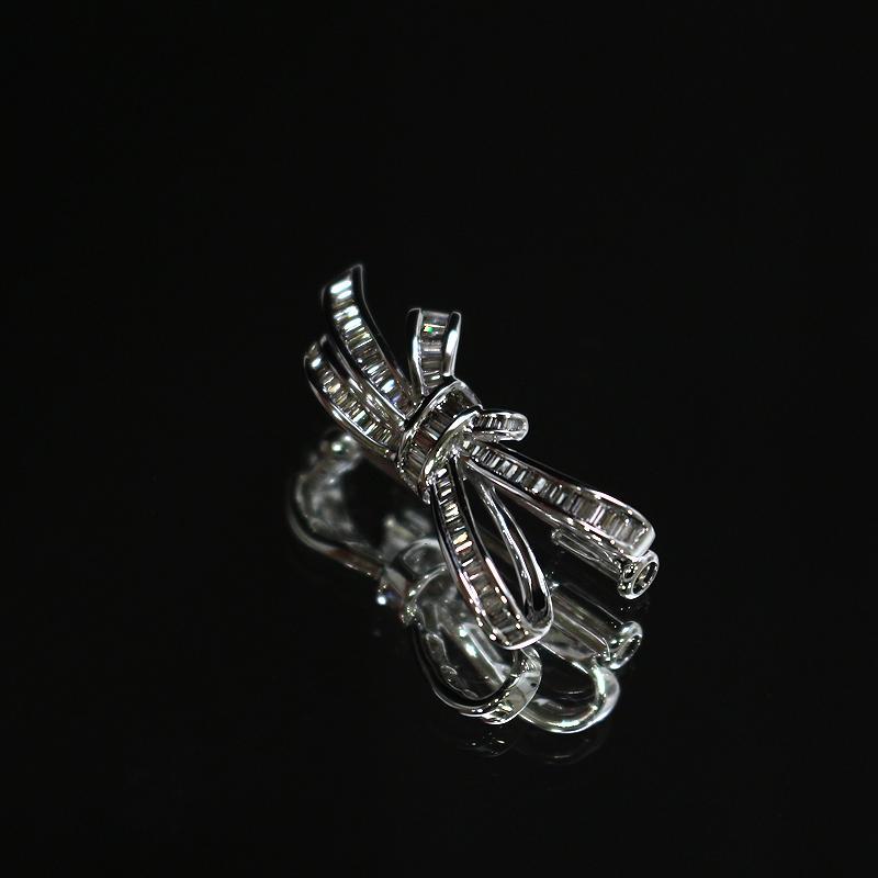 K18WG リボンモチーフブローチ ダイヤモンド 0.56ct 約2.9g 18金