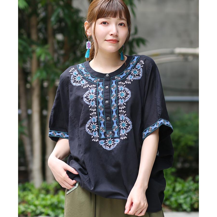 チチカカ（TITICACA） ジオメトリックフラワー刺繍プルオーバー