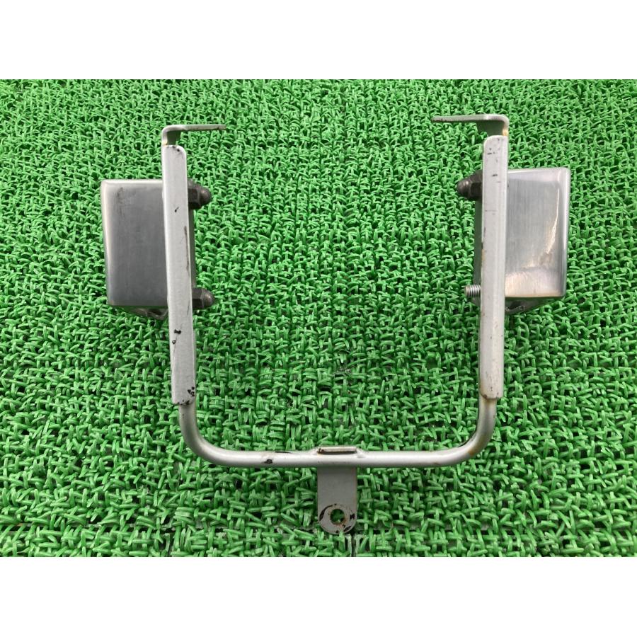 カワサキ（Kawasaki） ゼファー400 ヘッドライトステー 純正 中古