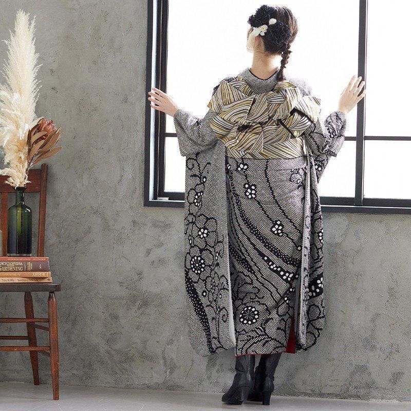 振袖レンタル 黒 総絞り金駒桜模様(絹) 成人式 結婚式 一点物 モデル