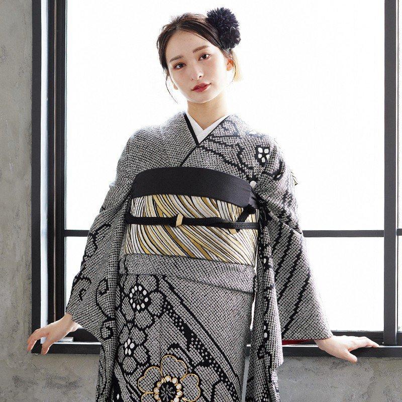 振袖レンタル 黒 総絞り金駒桜模様(絹) 成人式 結婚式 一点物 モデル