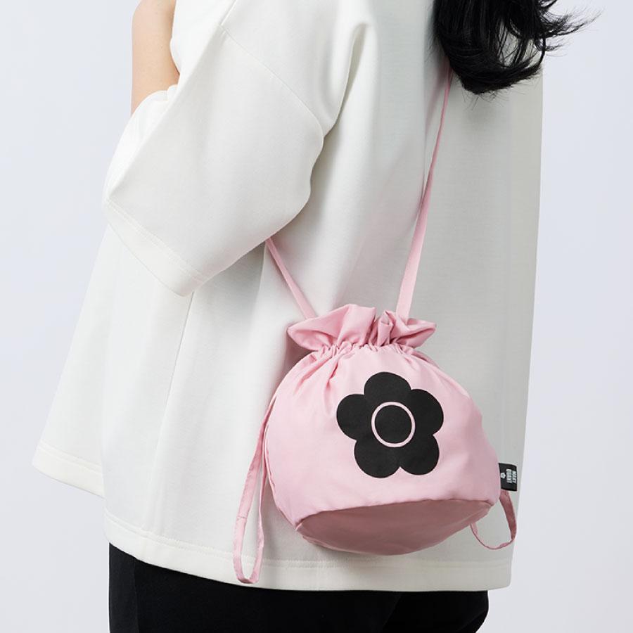 MARY QUANT（マリークヮント） ネックピロー 低反発クッション 巾着付