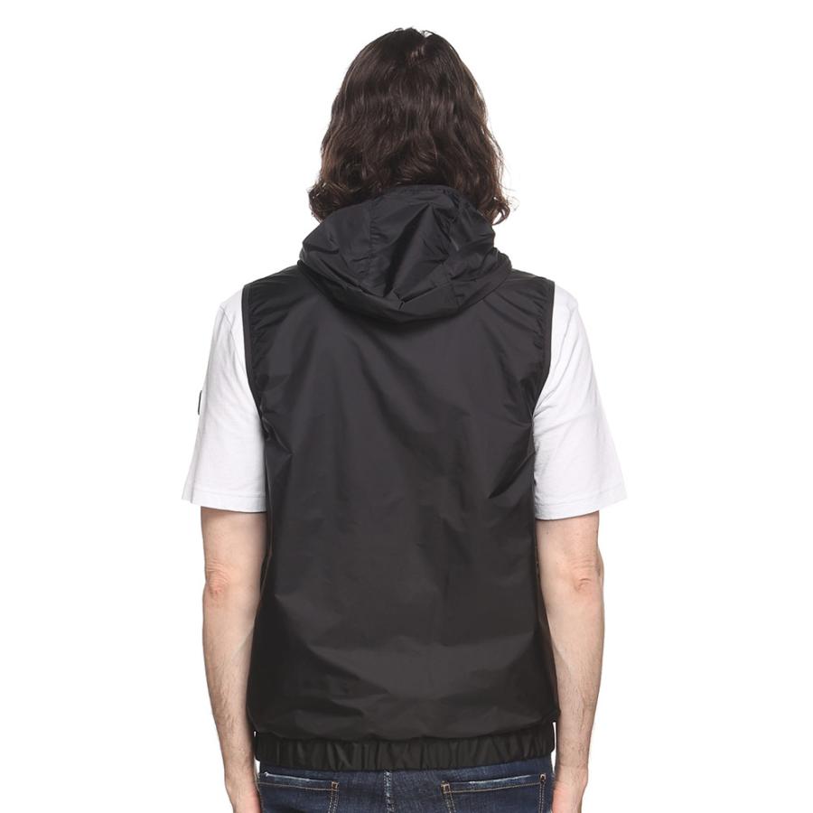 MONCLER（モンクレール） 撥水 ナイロン ワンポイントロゴ フード付き