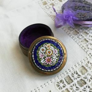 ホーロー クローバーのサボンラック ドイツアンティーク : BAU