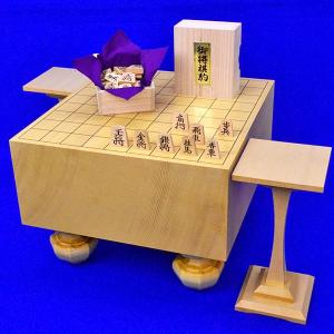 木製将棋駒 黄楊上彫駒（駒箱付）※人気定番の基本書体の彫字で指し味