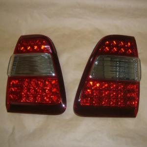 ランドクルーザー100前中期背面タイヤ無用（2005年3月迄)後期ルック