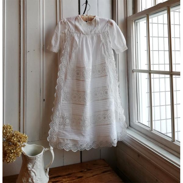 ホワイトワークとカットワーク ベビードレス イギリスアンティーク