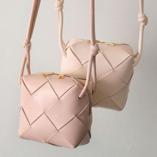 BOTTEGA VENETA（ボッテガ・ヴェネタ） ショルダーバッグ CASSETTE