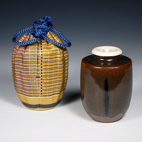 送料無料（茶道具/濃茶器）瀬戸 中興名物 三笠山肩衝茶入写し 笹田有祥