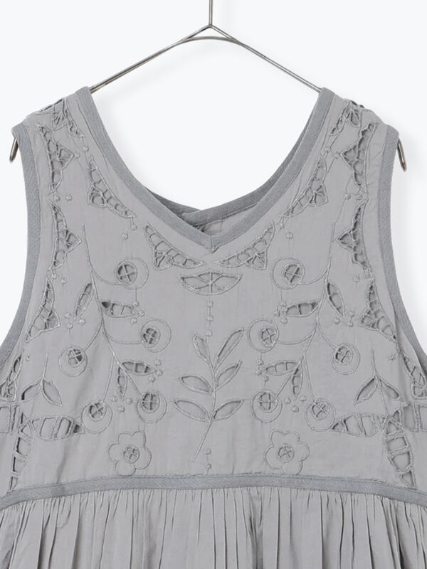 セール】 【WEB限定 Sサイズ】カットワーク刺繍前後着ノースリ