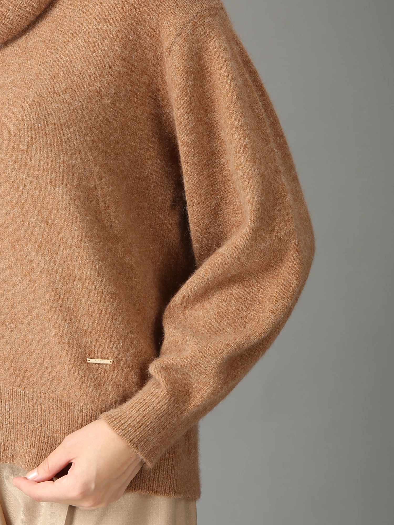 エクラ掲載】 ダーウィン スヌード付き ウール/フォックス ニット