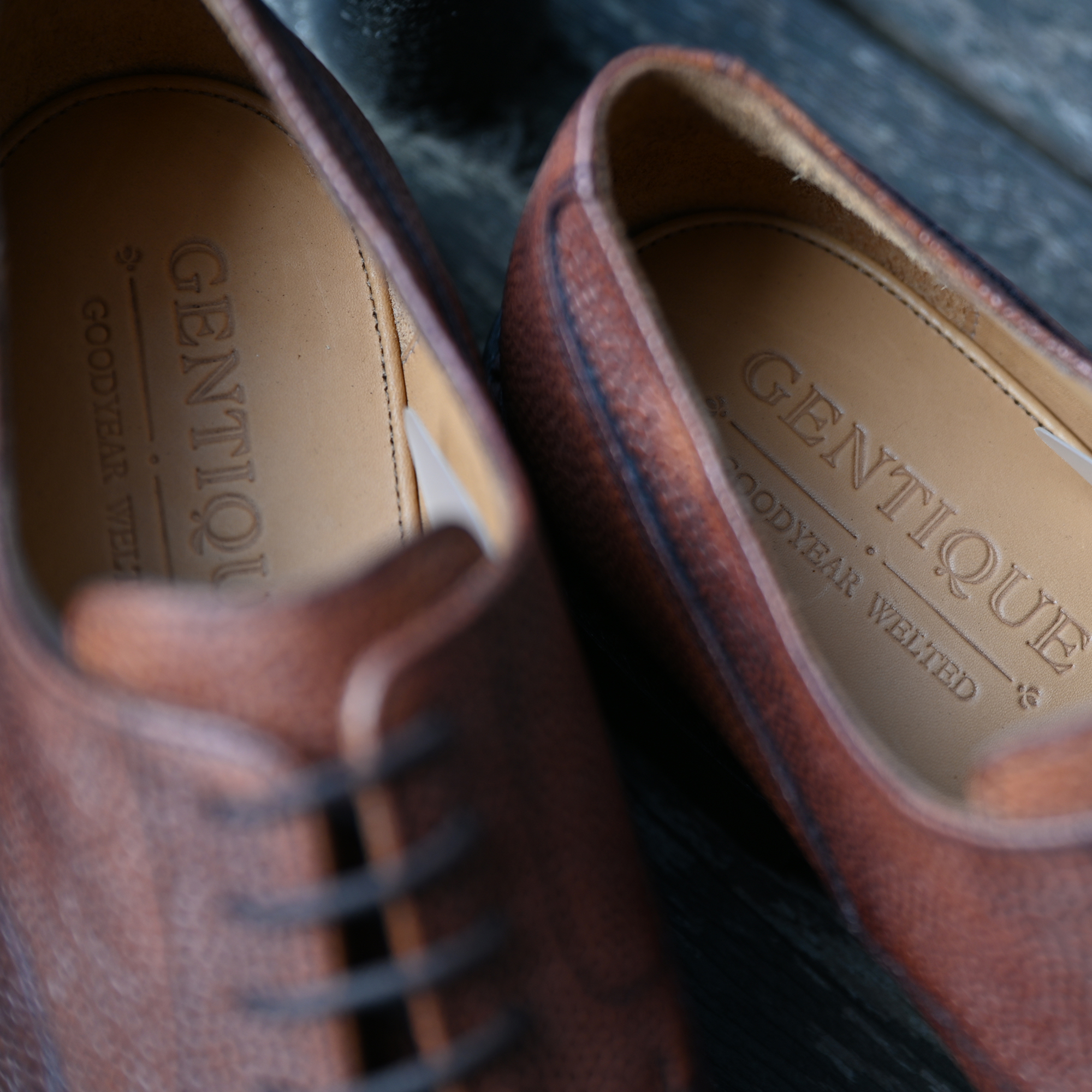 GENTIQUE ジェンティーク TRAVIS トラヴィス Uチップ E18234 R