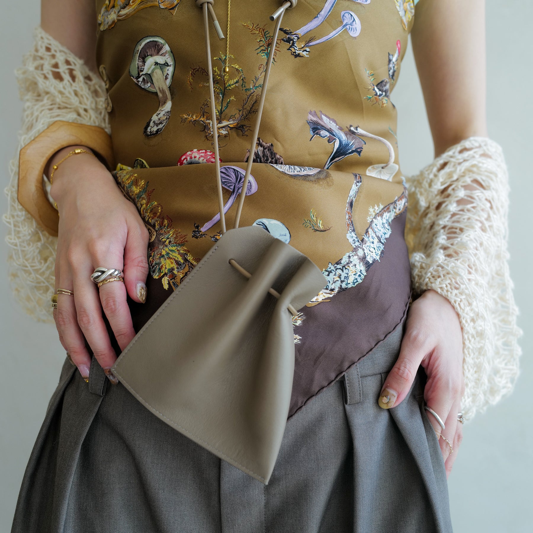 HERRIE KINCHAKU POUCH - XXS / RAPTO FLEX｜レザー ミニ巾着ポーチ 首