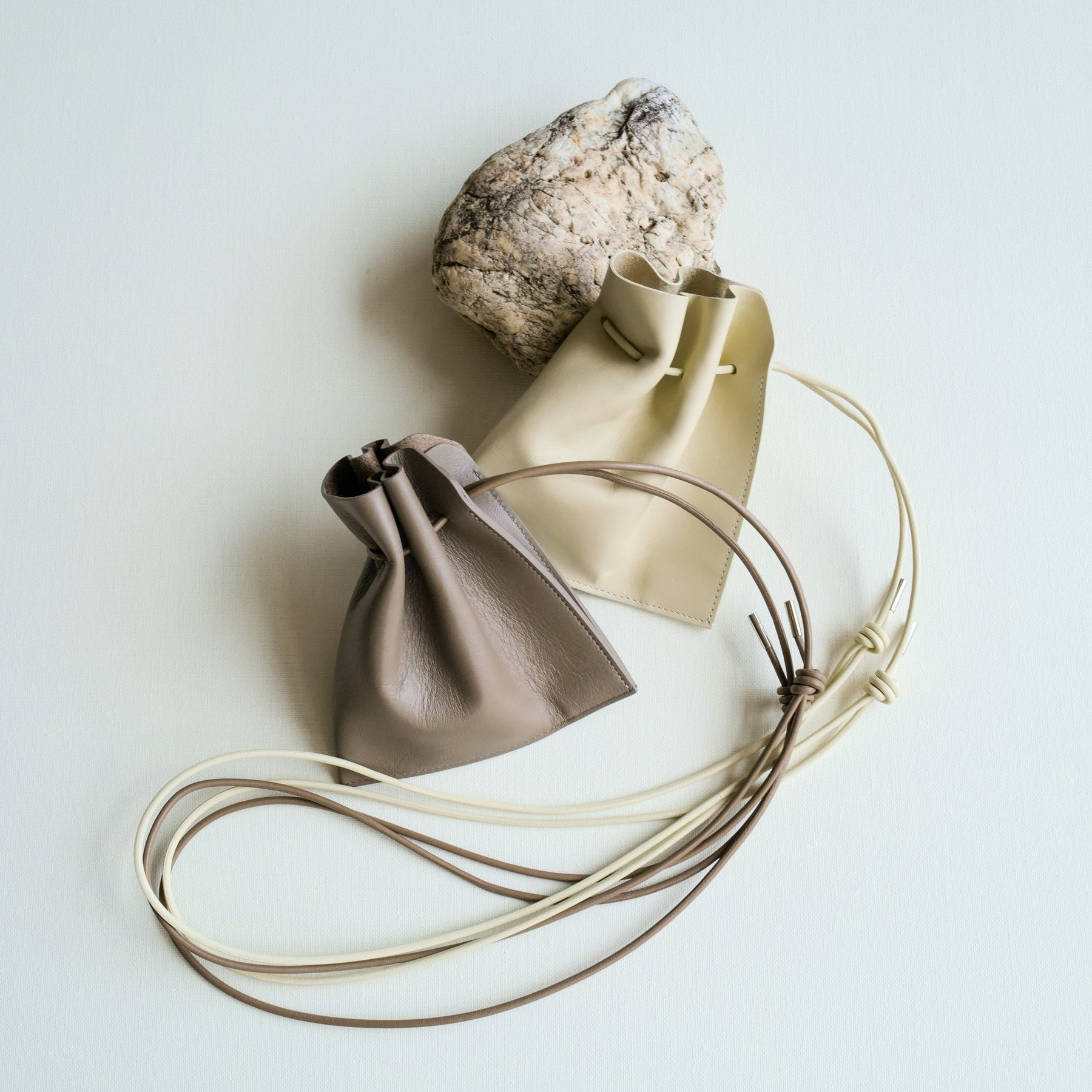 HERRIE KINCHAKU POUCH - XXS / RAPTO FLEX｜レザー ミニ巾着ポーチ 首